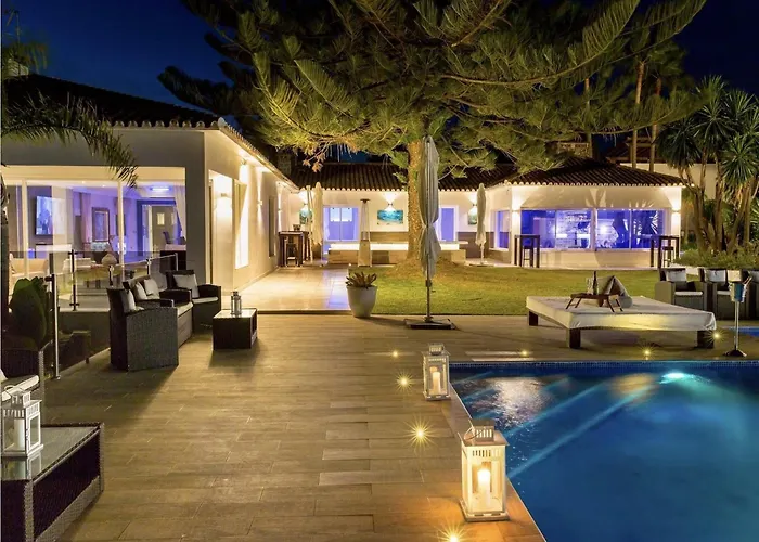 Sekiz Yatak Odalı Villa